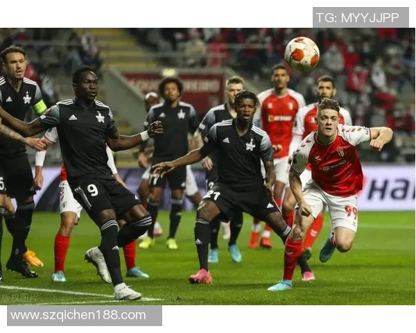 卡拉巴赫与比利亚的激烈对决揭示了足球战术的精彩与魅力 卡拉巴赫与比利亚的激烈对决揭示了足球战术的精彩与魅力